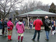 峠の駐車場での最初のミーティング風景