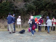 石山荘駐車場での受付風景