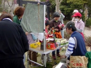 スキーで怪我をした岡本会員のどんぐり手づくり教室開催