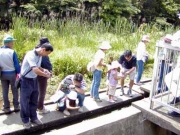 今も生活の一部のわき水の水質検査