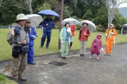 小雨の中の観察会