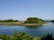 対岸からの金色島