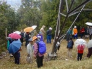 小雨の中の自然解説風景 小雨の中の自然解説風景