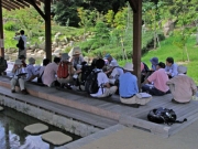 修景池の休憩舎での虫たちの解説 修景池の休憩舎での虫たちの解説